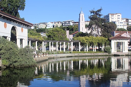 512px Grand Avenue side of Lake Merritt, Oakland